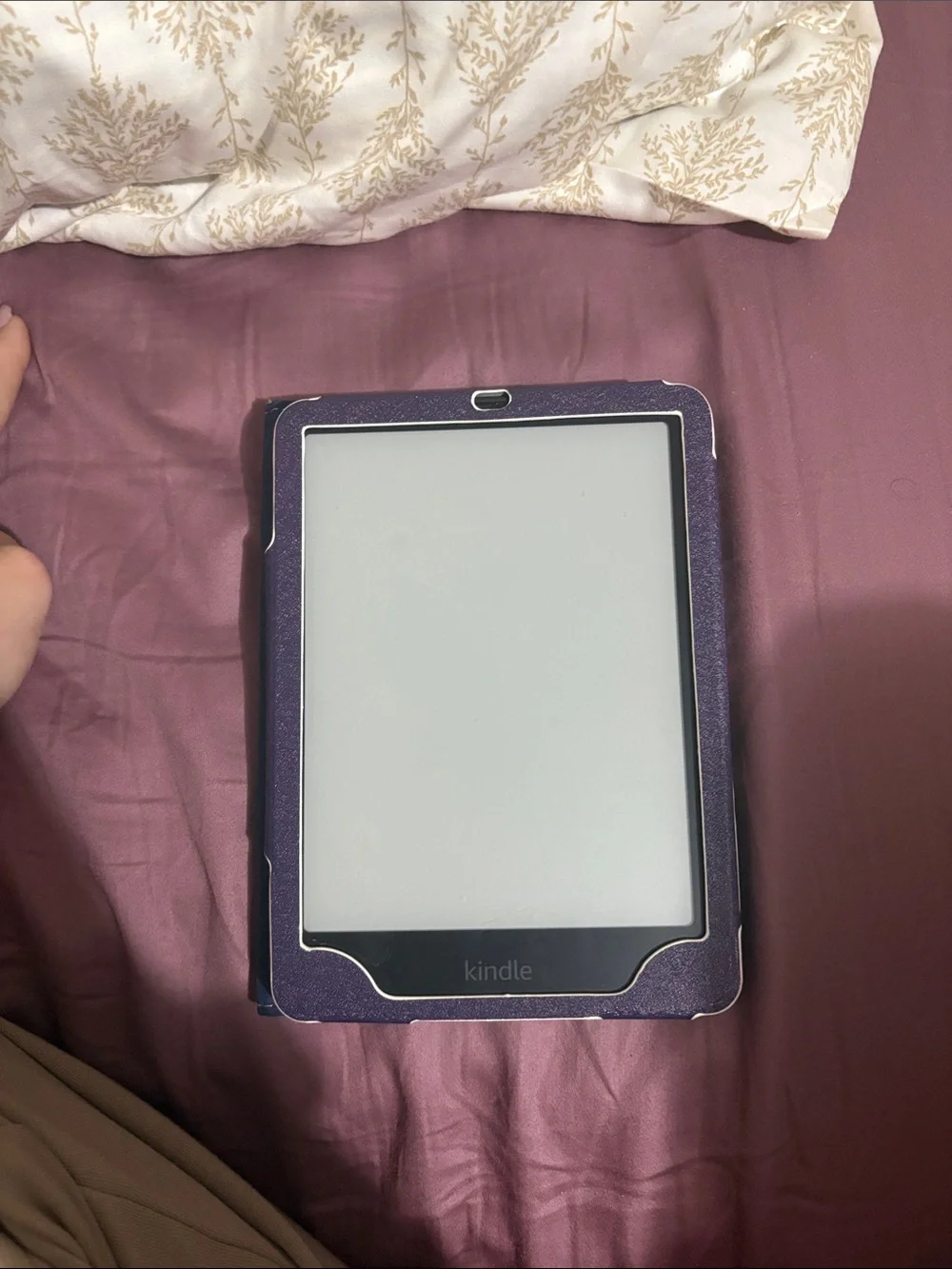 Amazon Kindle e-reader in Dark Purple Protective Cover